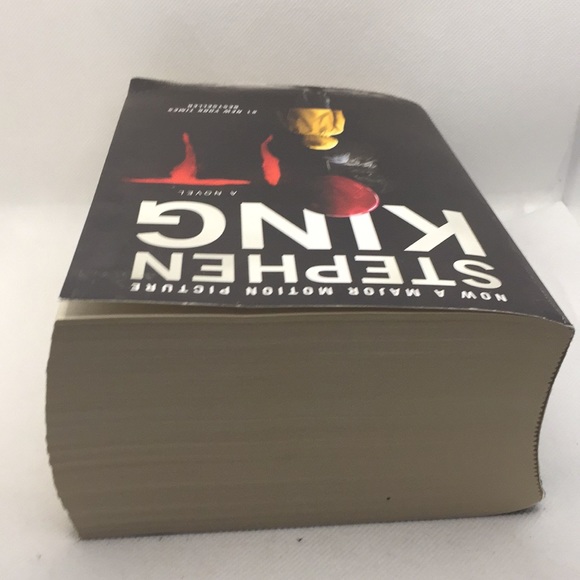 It by Stephen King A Novel Horror Thriller Clown Paperback Book Scribner 2017 - Picture 6 of 12